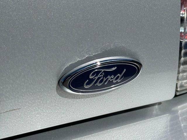Photo of 2002 Gray Ford Mustang