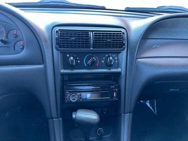 Photo of 2002 Gray Ford Mustang