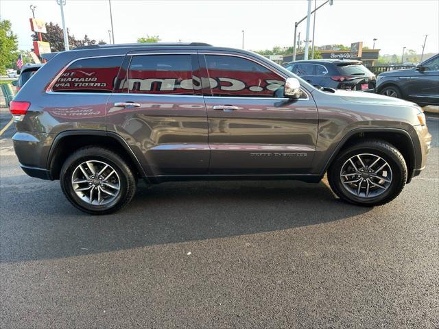 Photo of 2019 Gray Jeep Grand Cherokee