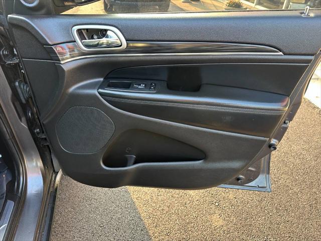 Photo of 2019 Gray Jeep Grand Cherokee