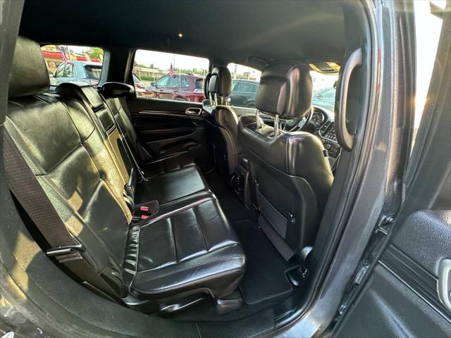 Photo of 2019 Gray Jeep Grand Cherokee