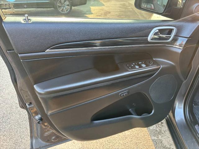 Photo of 2019 Gray Jeep Grand Cherokee