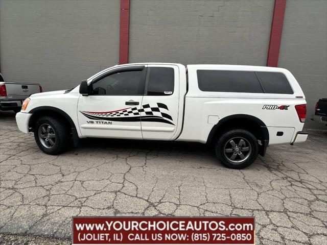 Photo of 2014 White Nissan Titan