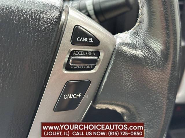 Photo of 2014 White Nissan Titan