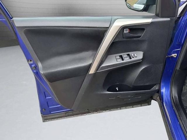 Photo of 2015 Blue Toyota RAV4