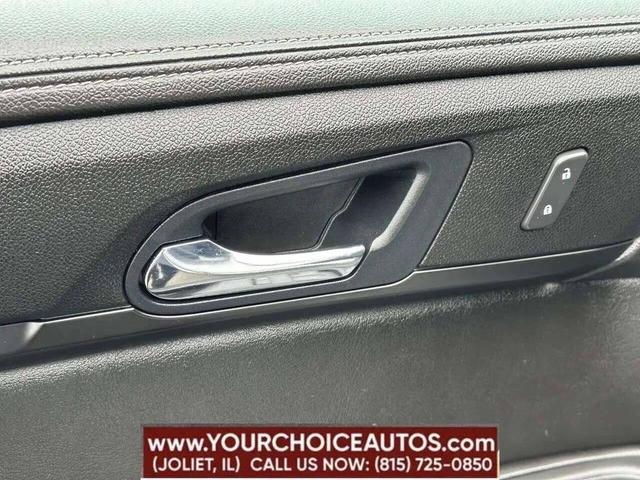 Photo of 2016 White Chevrolet Traverse