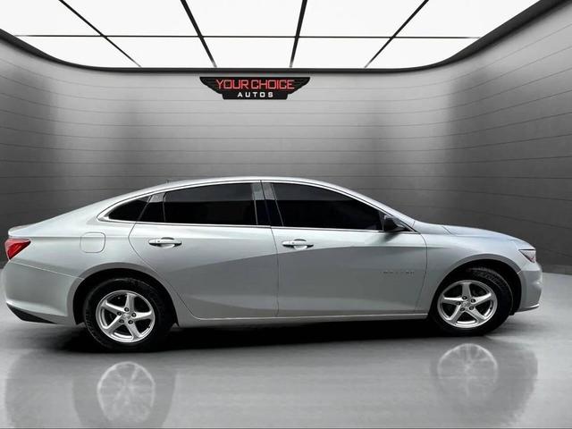 Photo of 2016 Silver Chevrolet Malibu