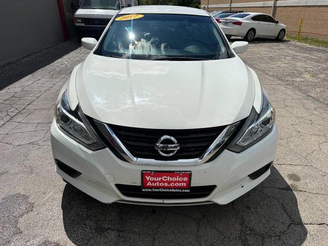 Photo of 2017 White Nissan Altima