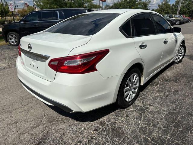 Photo of 2017 White Nissan Altima