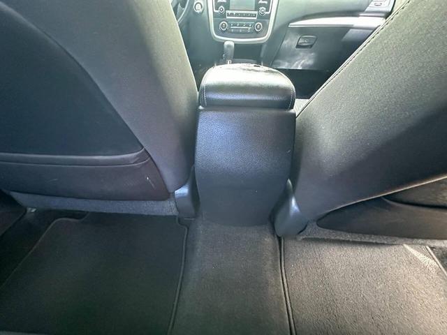 Photo of 2017 White Nissan Altima