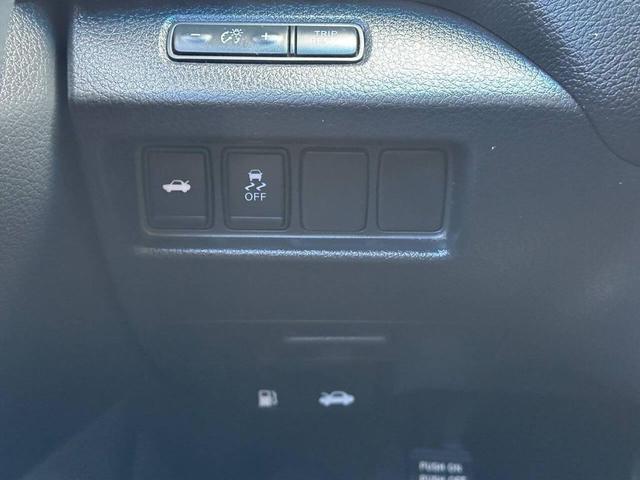 Photo of 2017 White Nissan Altima