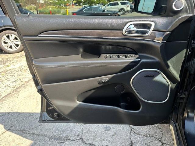 Photo of 2016 Black Jeep Grand Cherokee