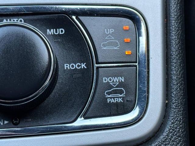 Photo of 2016 Black Jeep Grand Cherokee