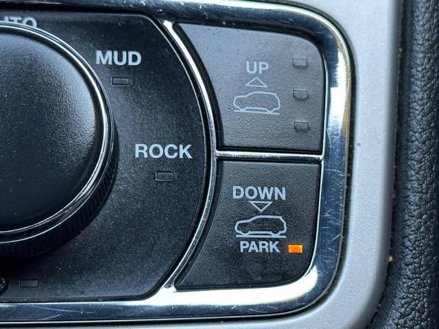 Photo of 2016 Black Jeep Grand Cherokee
