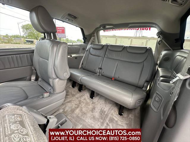 Photo of 2009 Silver Toyota Sienna