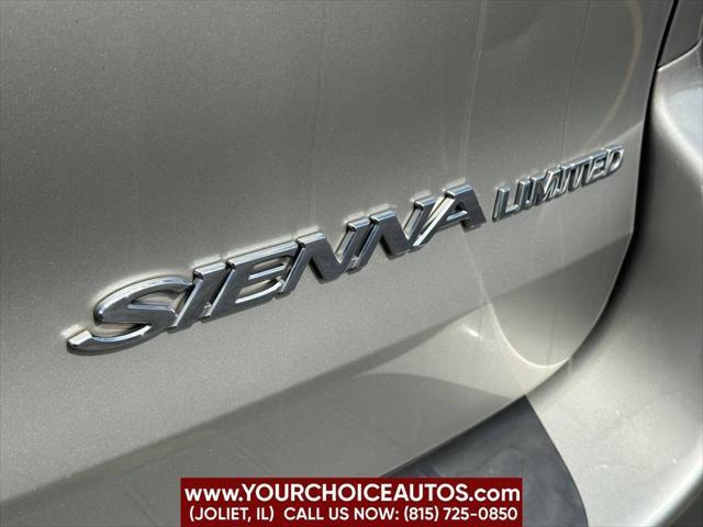 Photo of 2009 Silver Toyota Sienna
