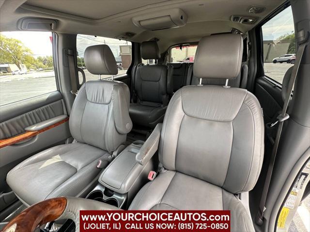 Photo of 2009 Silver Toyota Sienna