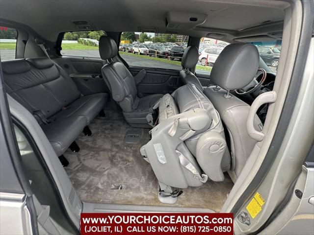 Photo of 2009 Silver Toyota Sienna