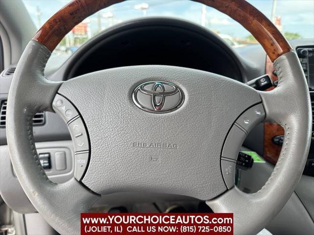 Photo of 2009 Silver Toyota Sienna