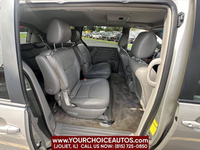 Photo of 2009 Silver Toyota Sienna