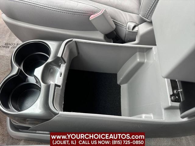 Photo of 2009 Silver Toyota Sienna