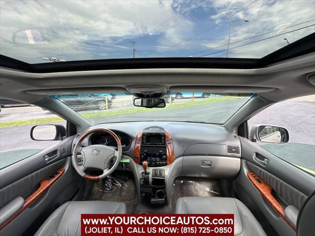 Photo of 2009 Silver Toyota Sienna