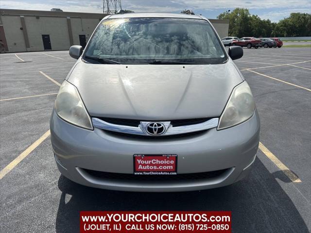 Photo of 2009 Silver Toyota Sienna