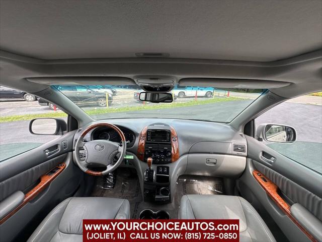 Photo of 2009 Silver Toyota Sienna