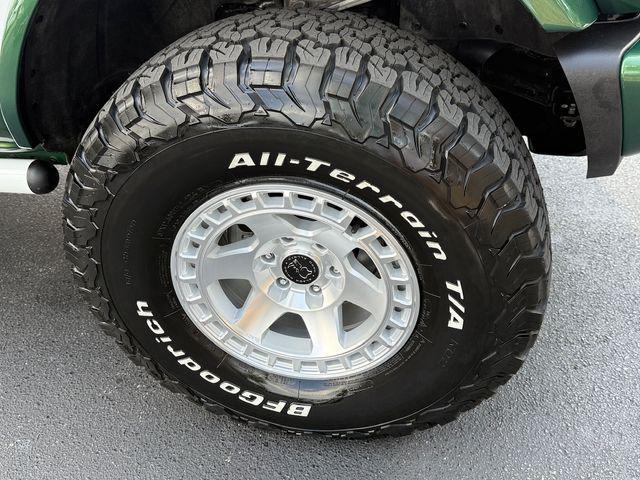 Photo of 2023 Eruption Green Metallic Ford Bronco
