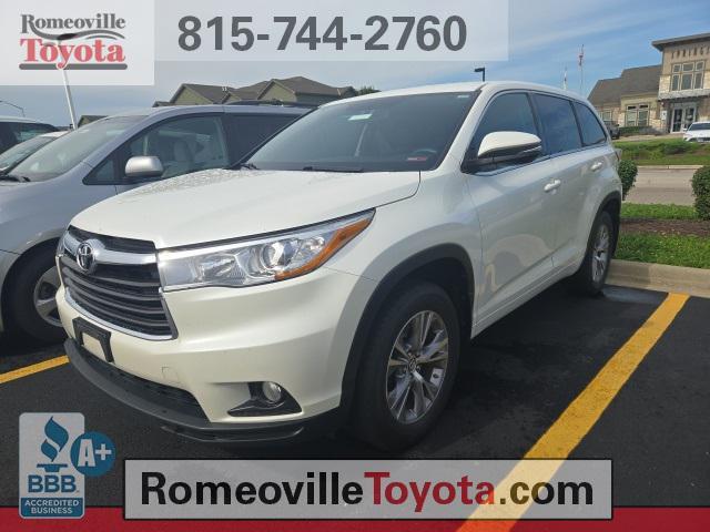 Photo of 2016 Blizzard Pearl Toyota Highlander