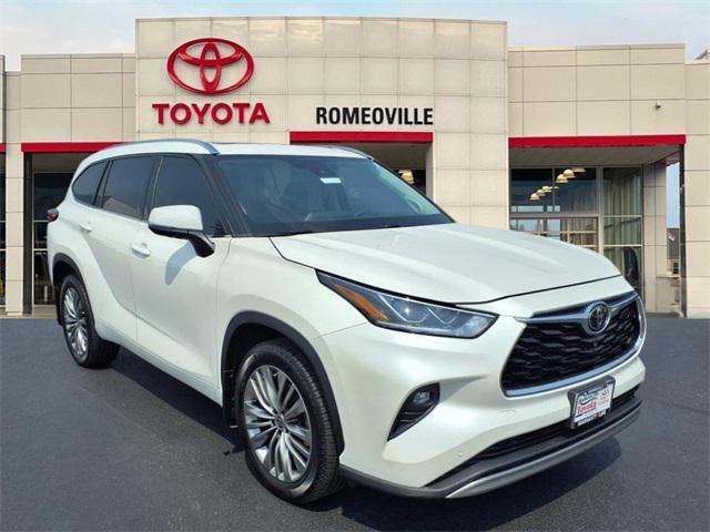 Photo of 2020 White Toyota Highlander