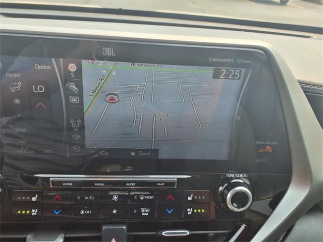 Photo of 2020 White Toyota Highlander