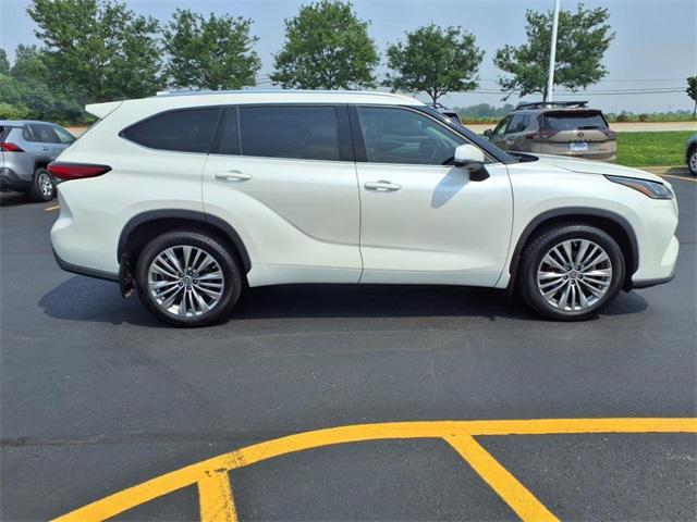 Photo of 2020 White Toyota Highlander