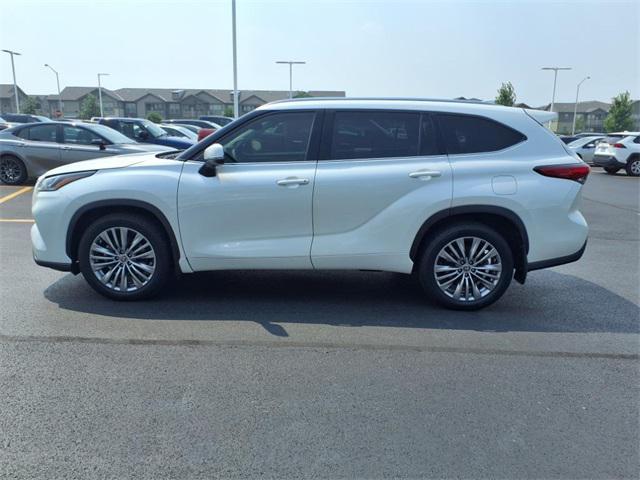 Photo of 2020 White Toyota Highlander