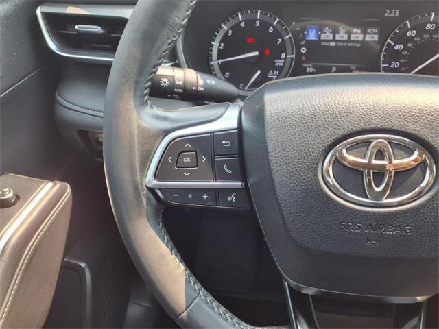 Photo of 2020 White Toyota Highlander
