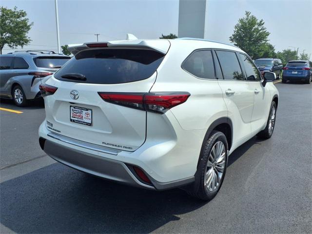 Photo of 2020 White Toyota Highlander