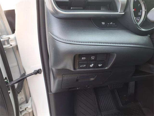 Photo of 2020 White Toyota Highlander