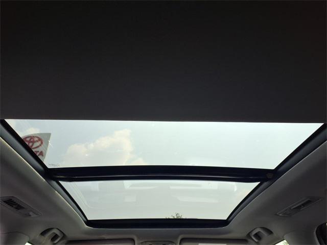 Photo of 2020 White Toyota Highlander