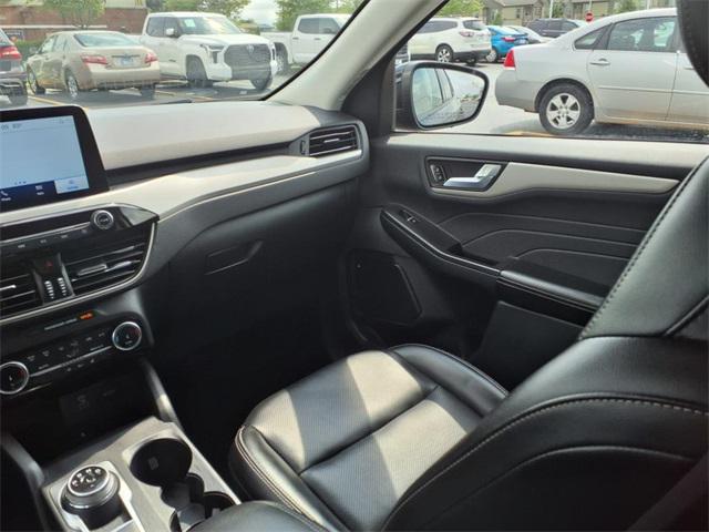 Photo of 2022 Agate Black Metallic Ford Escape