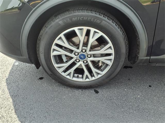Photo of 2022 Agate Black Metallic Ford Escape