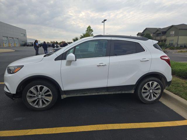 Photo of 2020 Summit White Buick Encore