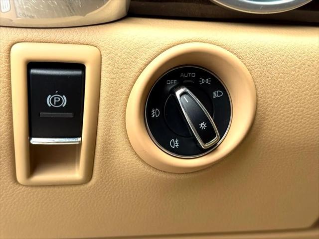 Photo of 2016 Mahogany Metallic Porsche Cayenne