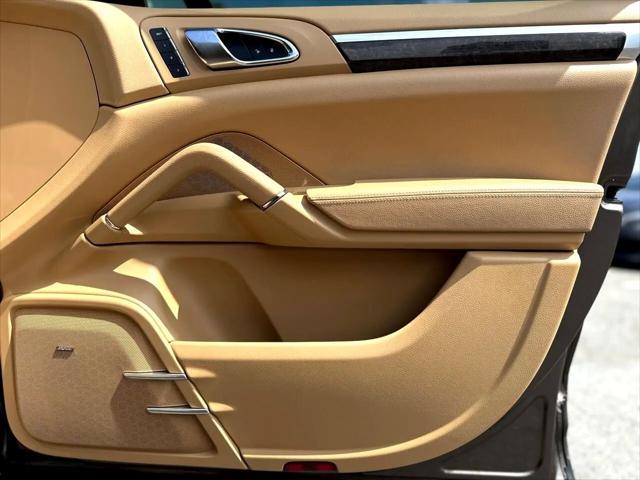 Photo of 2016 Mahogany Metallic Porsche Cayenne