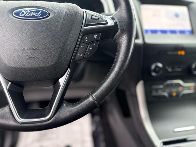 Photo of 2020 Blue Metallic Ford Edge