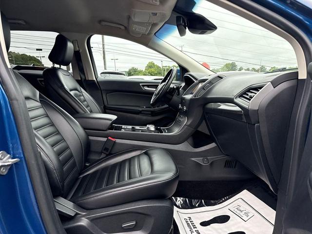 Photo of 2020 Blue Metallic Ford Edge