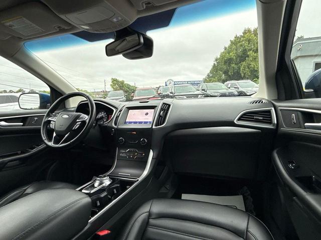Photo of 2020 Blue Metallic Ford Edge