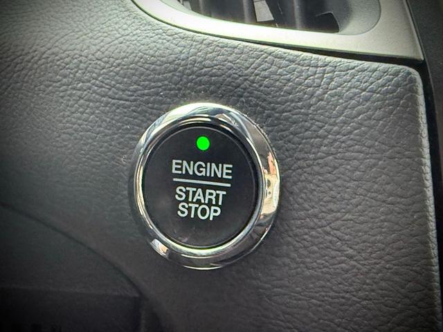 Photo of 2020 Blue Metallic Ford Edge