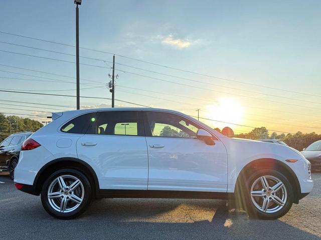 Photo of 2014 Carrara White Metallic Porsche Cayenne