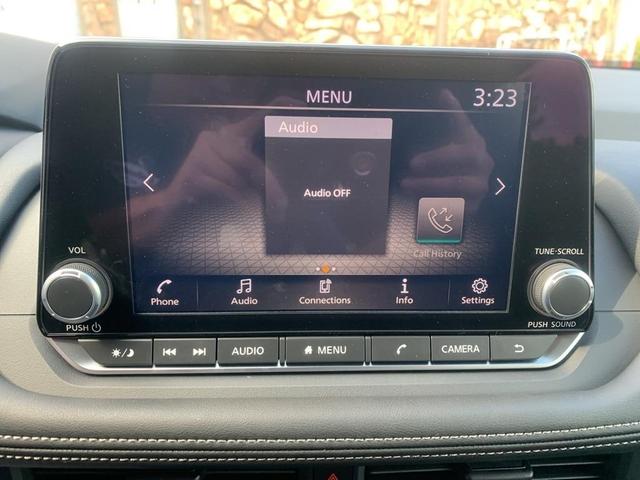 Photo of 2025 Glacier White Nissan Rogue