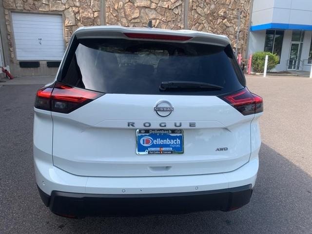 Photo of 2025 Glacier White Nissan Rogue